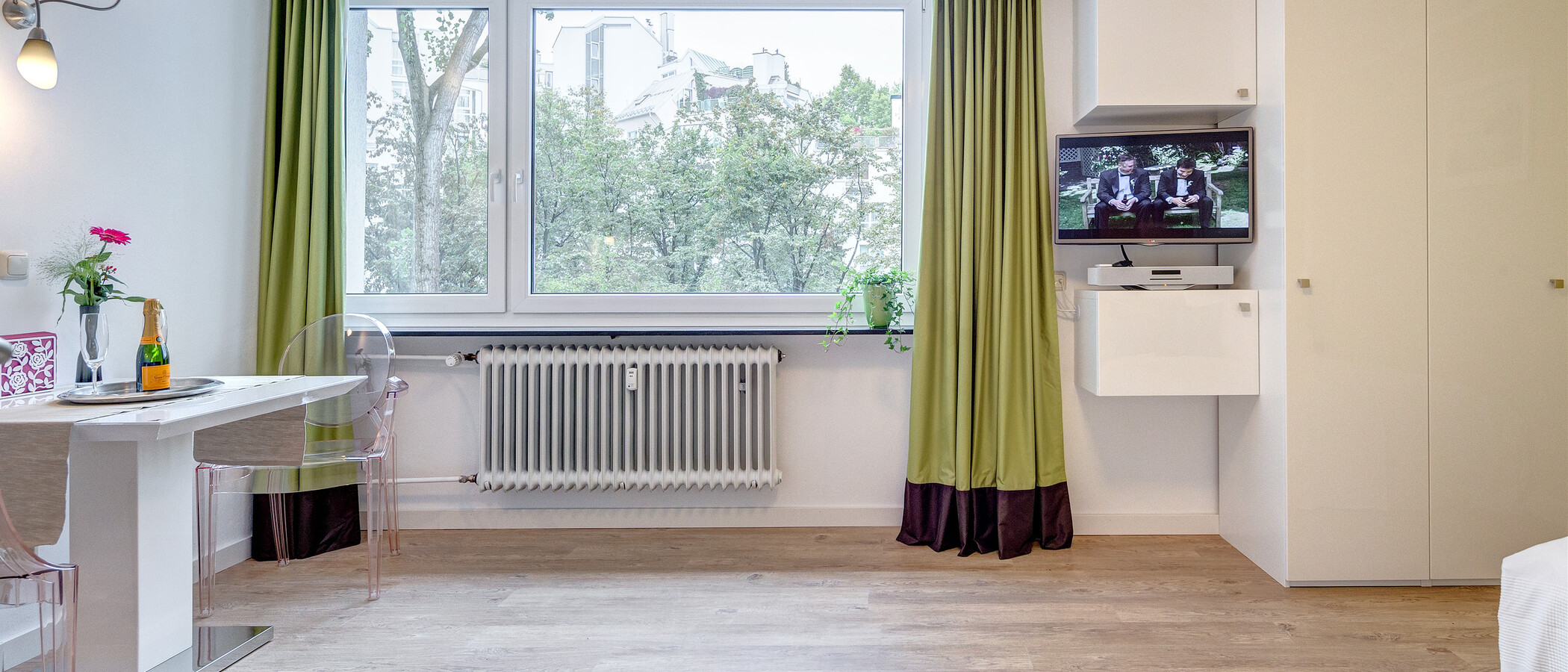 アパルトマン München Schwabing-West (rund um den Hohenzollernplatz) 03 リビングルーム 8939