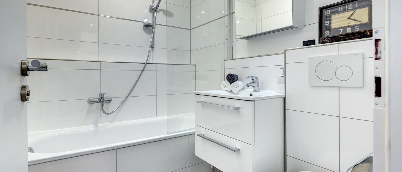 庭付き住宅 Neufahrn b. Freising 01 浴室 8976