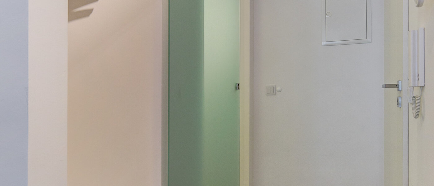 アパルトマン München Schwabing-Nord (zw. Leopoldstraße & Englischen Garten) 01 玄関入り口 9075