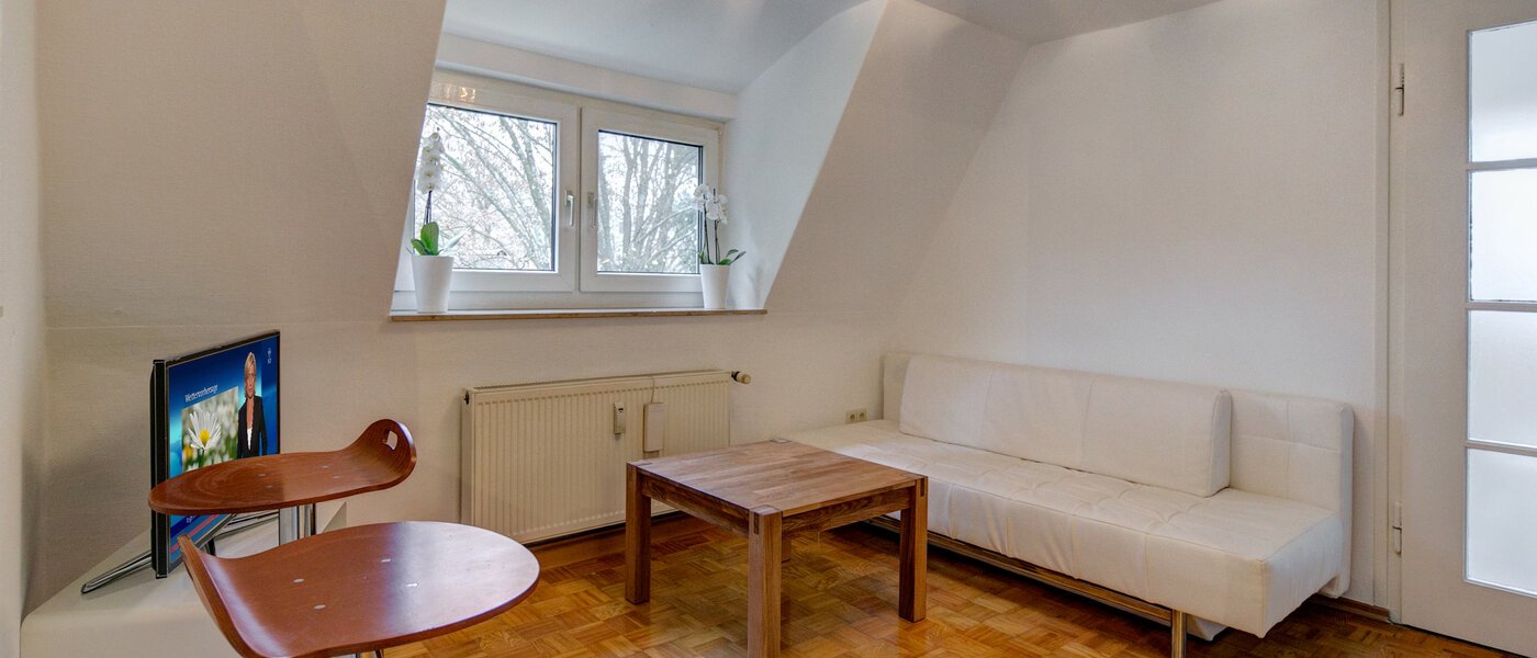 アティック・フラット（屋根裏） Gräfelfing 02 リビングルーム 9079