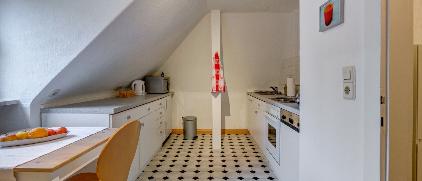 アティック・フラット（屋根裏） Gräfelfing 01 キッチン 9079