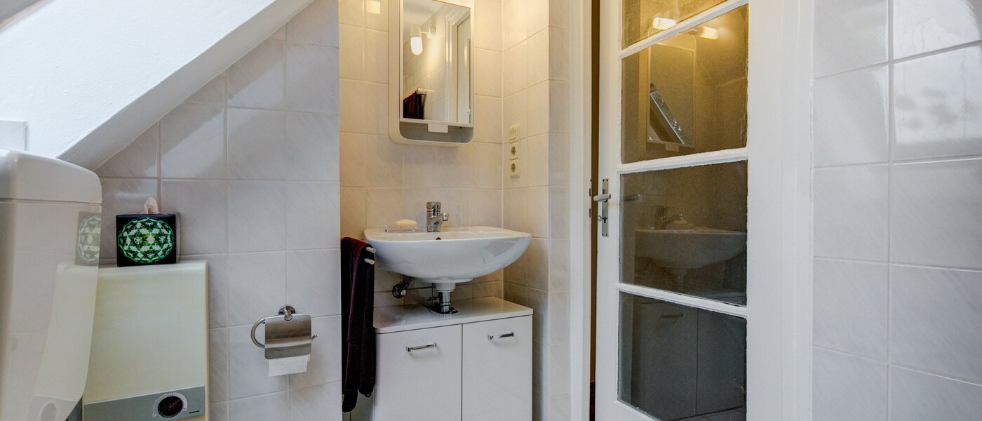 アティック・フラット（屋根裏） Gräfelfing 04 浴室 9079