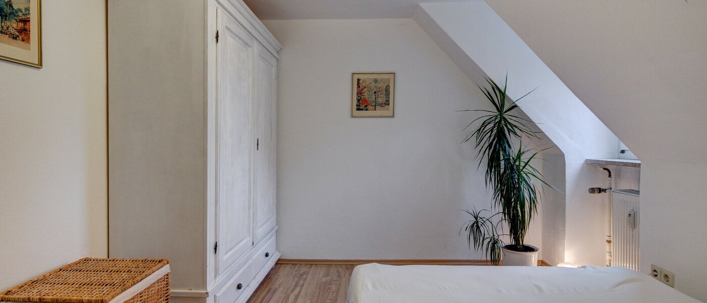 アティック・フラット（屋根裏） Gräfelfing 04 寝室 9079