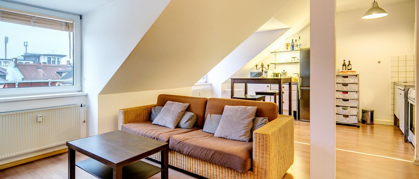 アティック・フラット（屋根裏） München Obergiesing 02 リビングルーム 9124