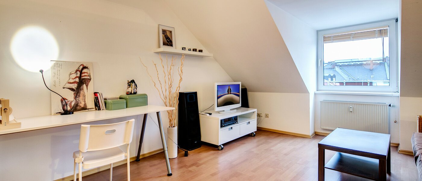 アティック・フラット（屋根裏） München Obergiesing 03 リビングルーム 9124