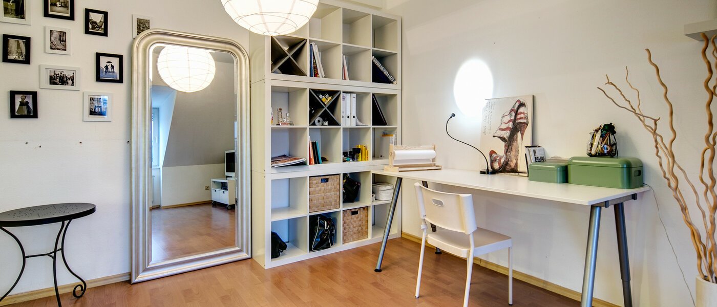 アティック・フラット（屋根裏） München Obergiesing 04 リビングルーム 9124