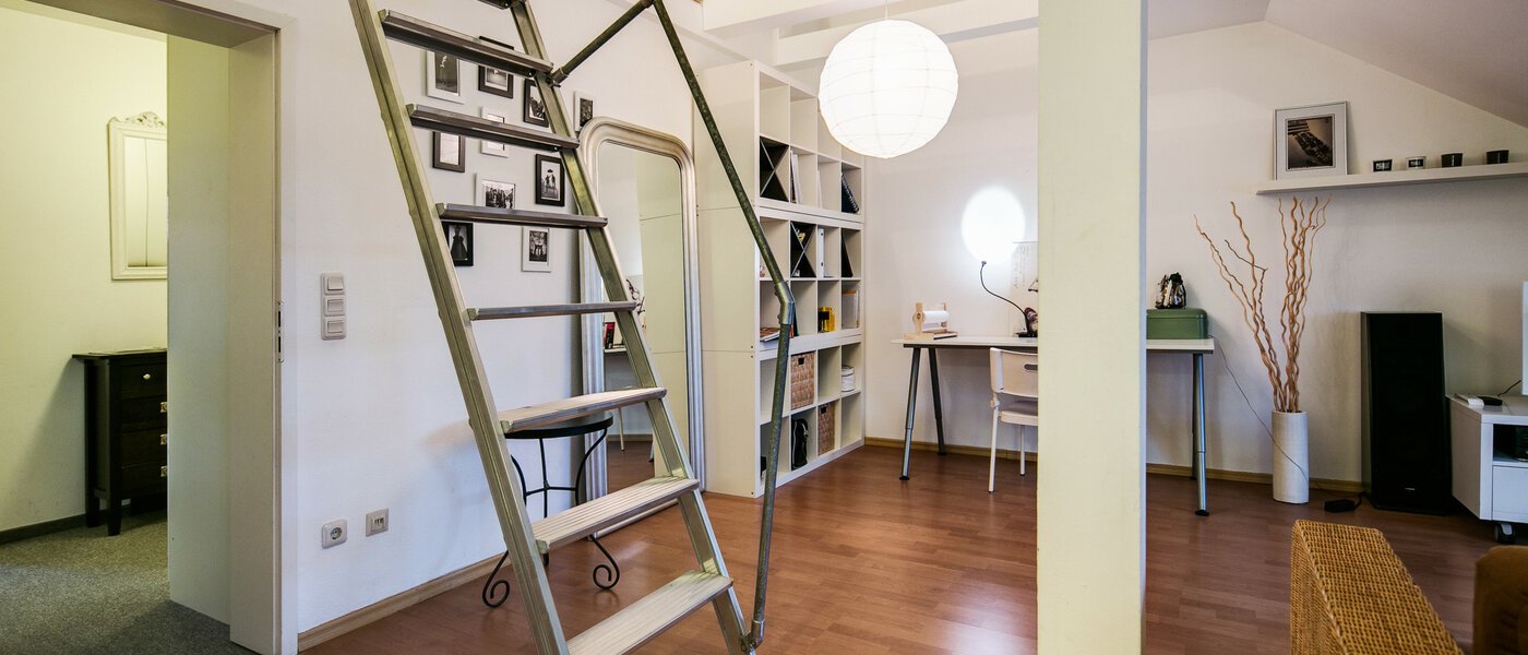 アティック・フラット（屋根裏） München Obergiesing 05 リビングルーム 9124