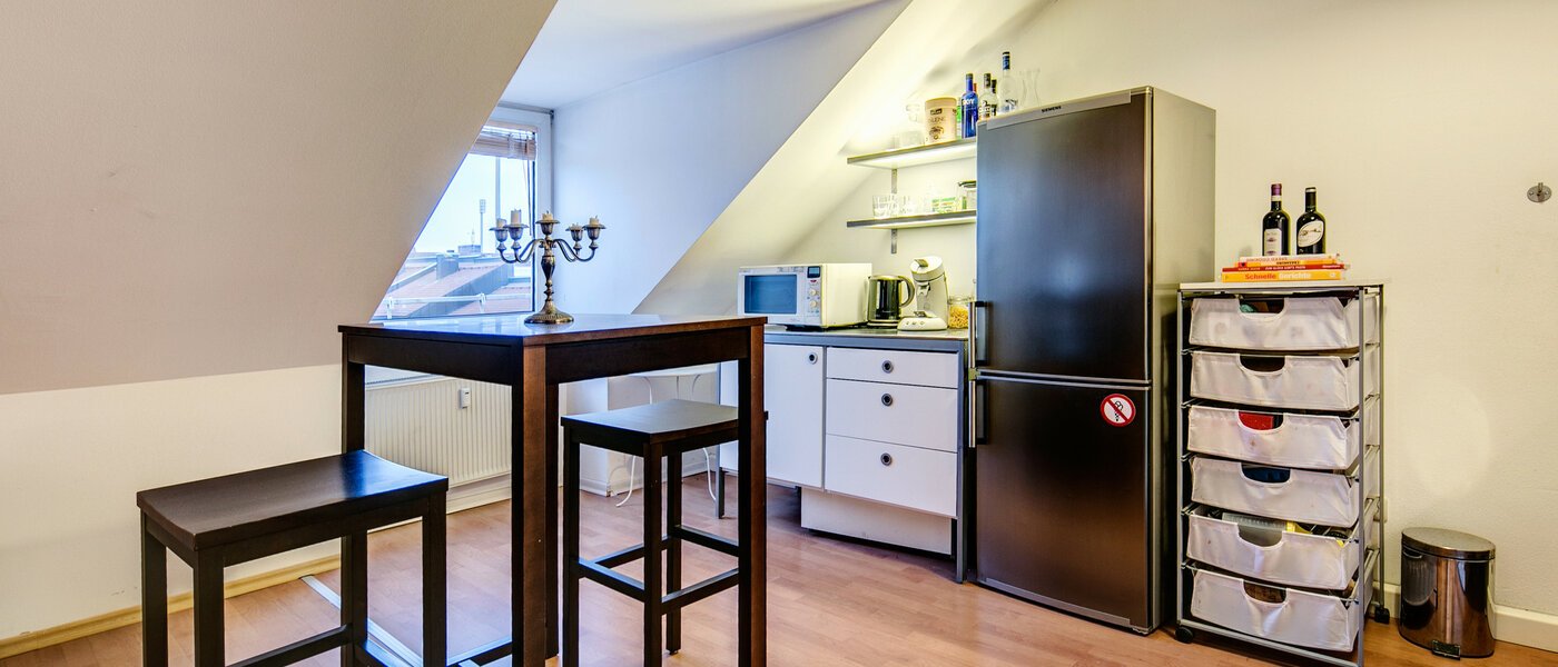 アティック・フラット（屋根裏） München Obergiesing 01 キッチン 9124