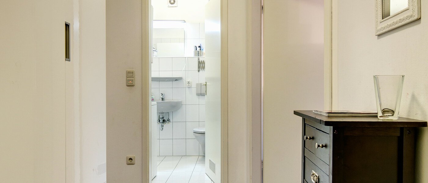 アティック・フラット（屋根裏） München Obergiesing 02 玄関入り口 9124