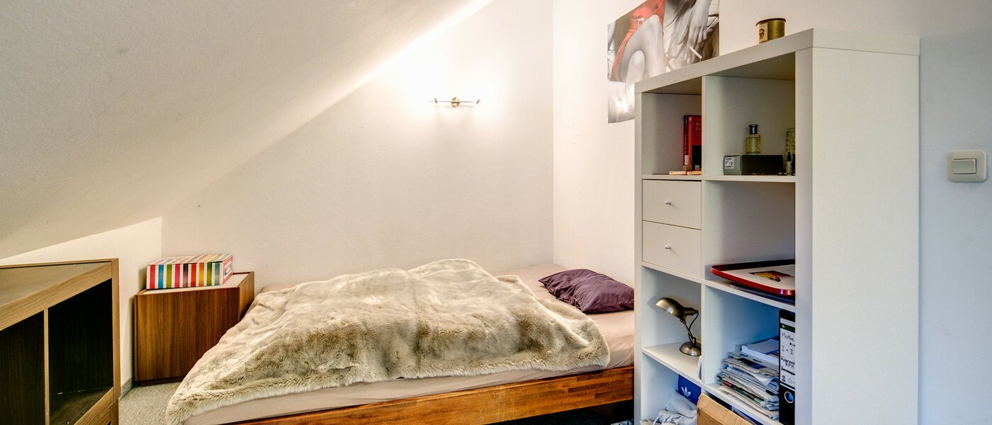 アティック・フラット（屋根裏） München Obergiesing 01 寝室 9124