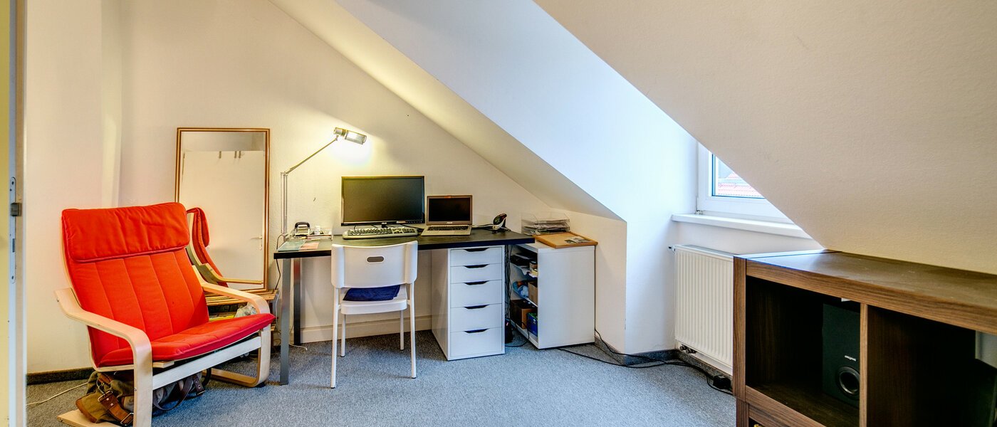 アティック・フラット（屋根裏） München Obergiesing 03 寝室 9124