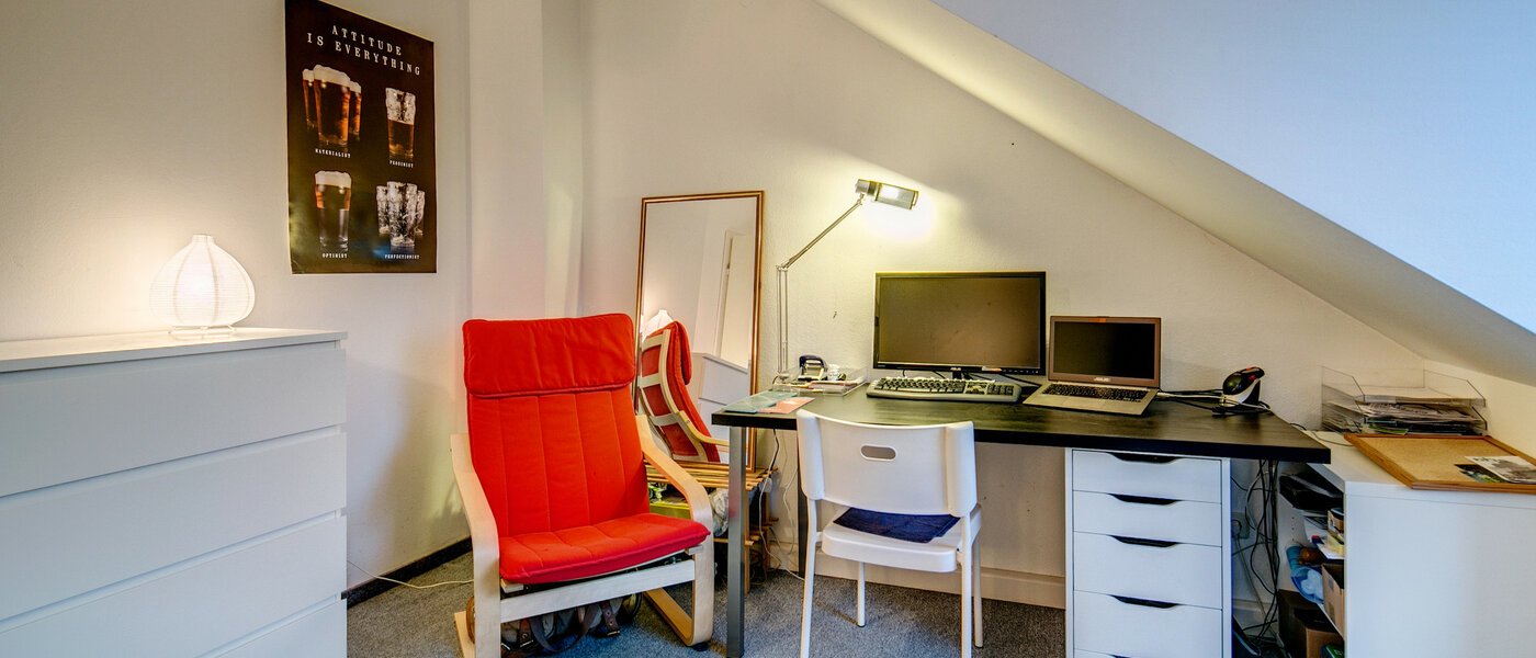 アティック・フラット（屋根裏） München Obergiesing 04 寝室 9124