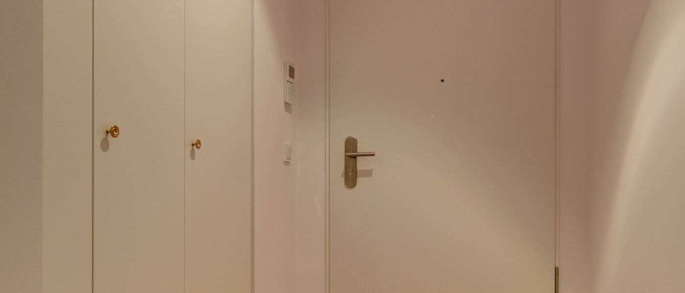 マンション München Neuhausen 03 玄関入り口 9154