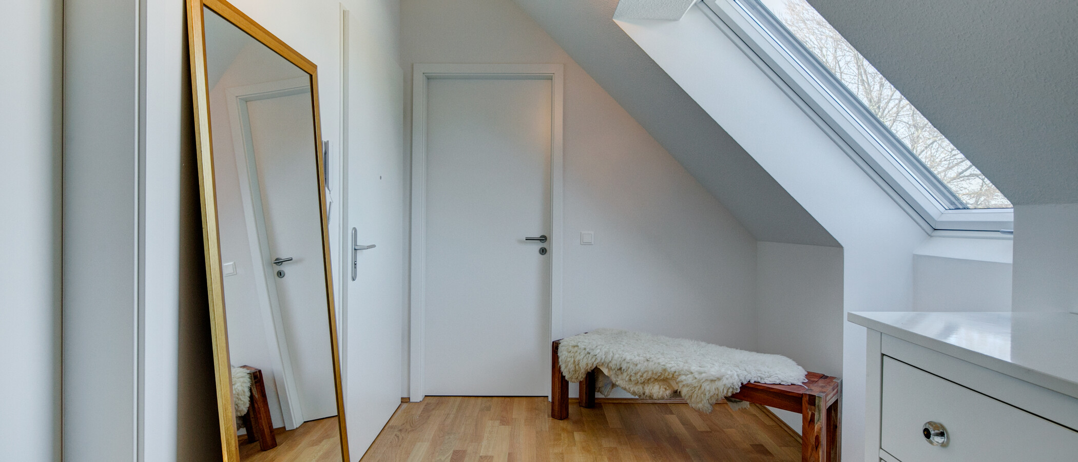 アティック・フラット（屋根裏） München Obermenzing 01 玄関入り口 9287