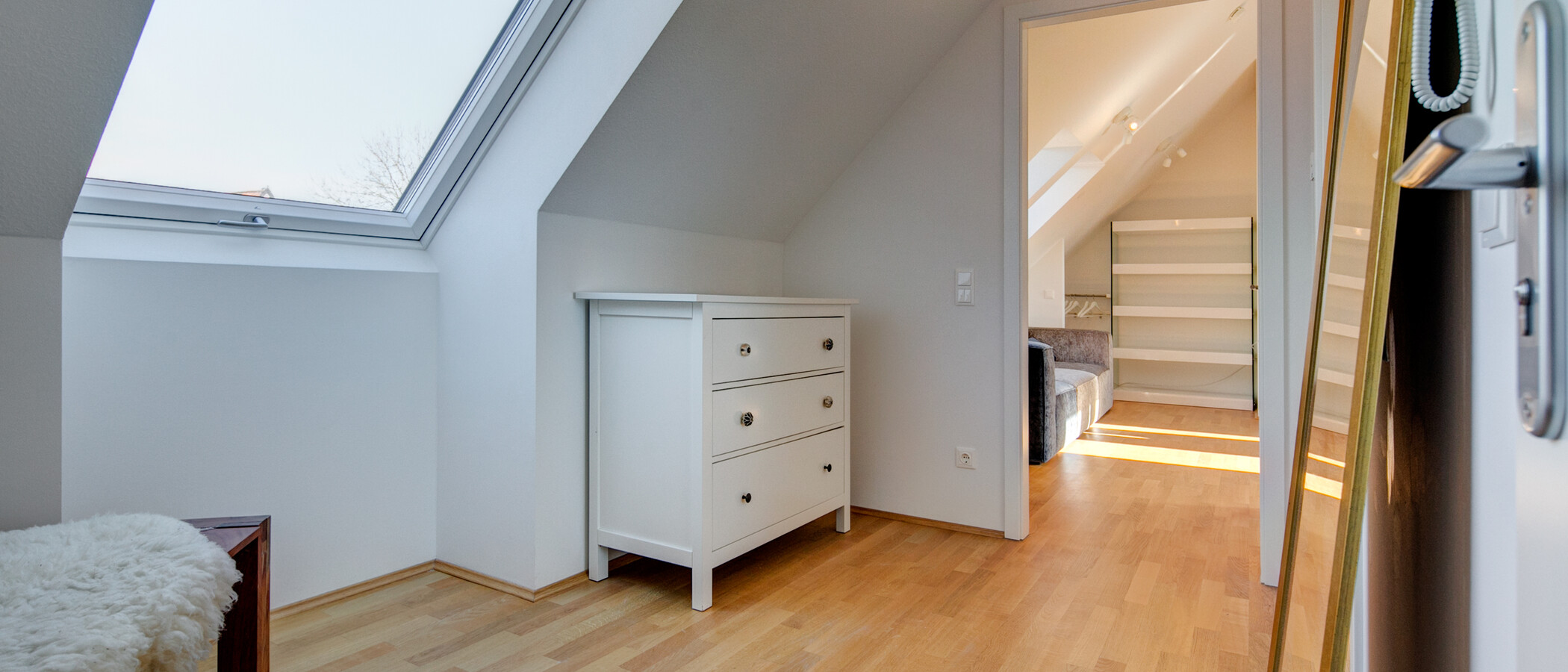 アティック・フラット（屋根裏） München Obermenzing 02 玄関入り口 9287