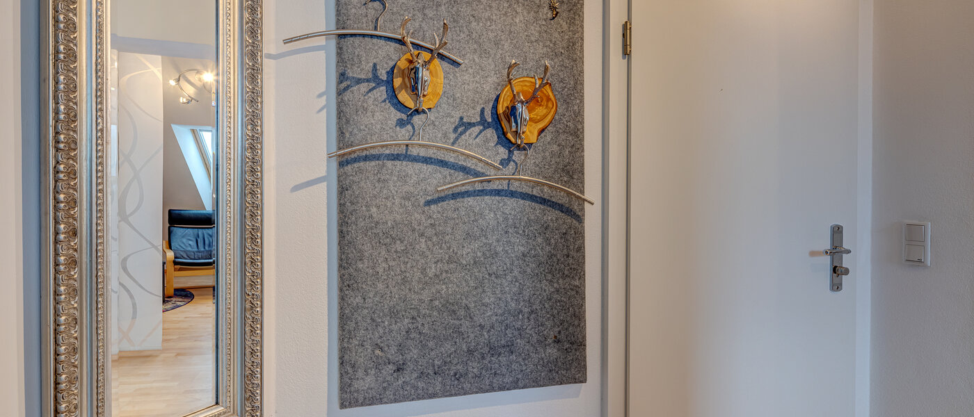 アティック・フラット（屋根裏） München Trudering 01 玄関入り口 9309