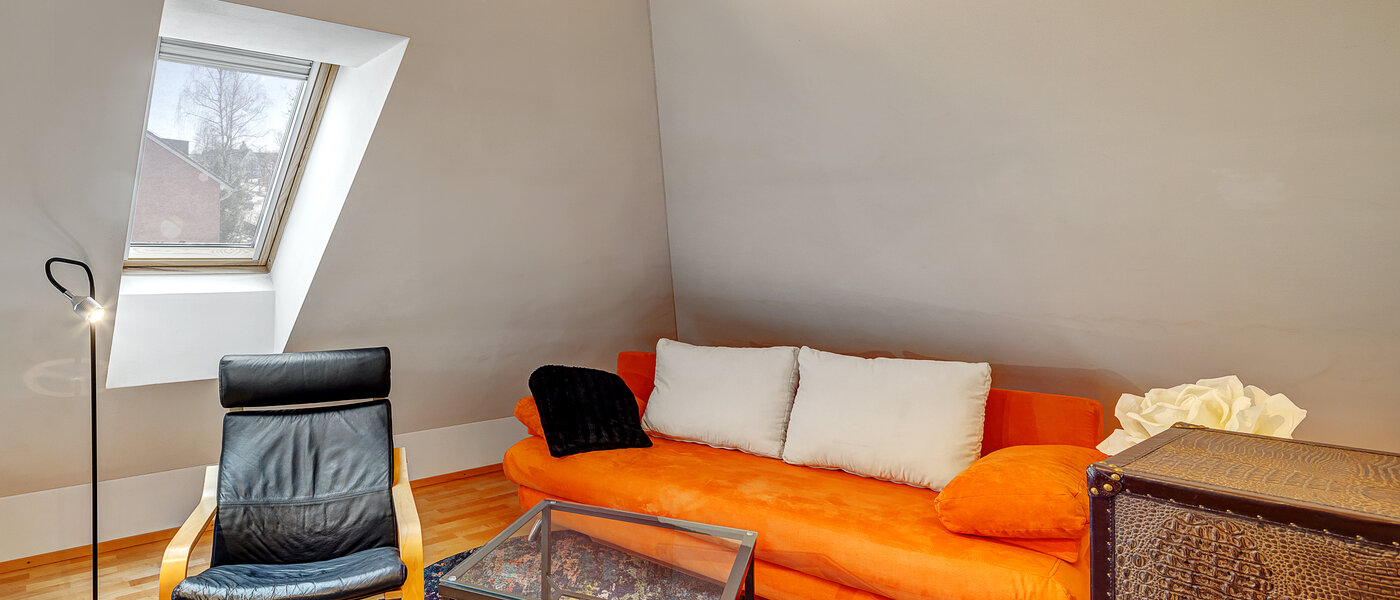 アティック・フラット（屋根裏） München Trudering 02 リビングエリア 9309