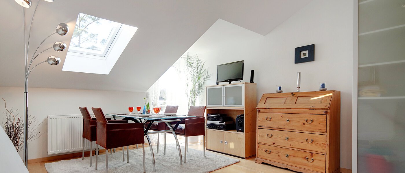 アティック・フラット（屋根裏） München Feldmoching 01 リビングルーム 9344