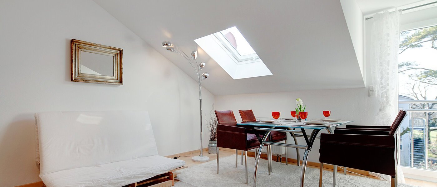 アティック・フラット（屋根裏） München Feldmoching 02 リビングルーム 9344