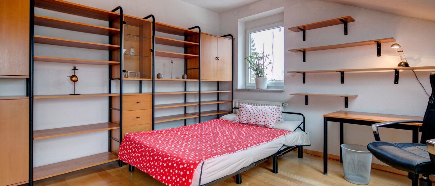 アティック・フラット（屋根裏） München Feldmoching 02 仕事部屋 9344