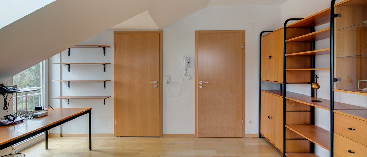 アティック・フラット（屋根裏） München Feldmoching 03 仕事部屋 9344