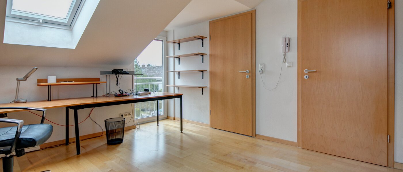 アティック・フラット（屋根裏） München Feldmoching 04 仕事部屋 9344