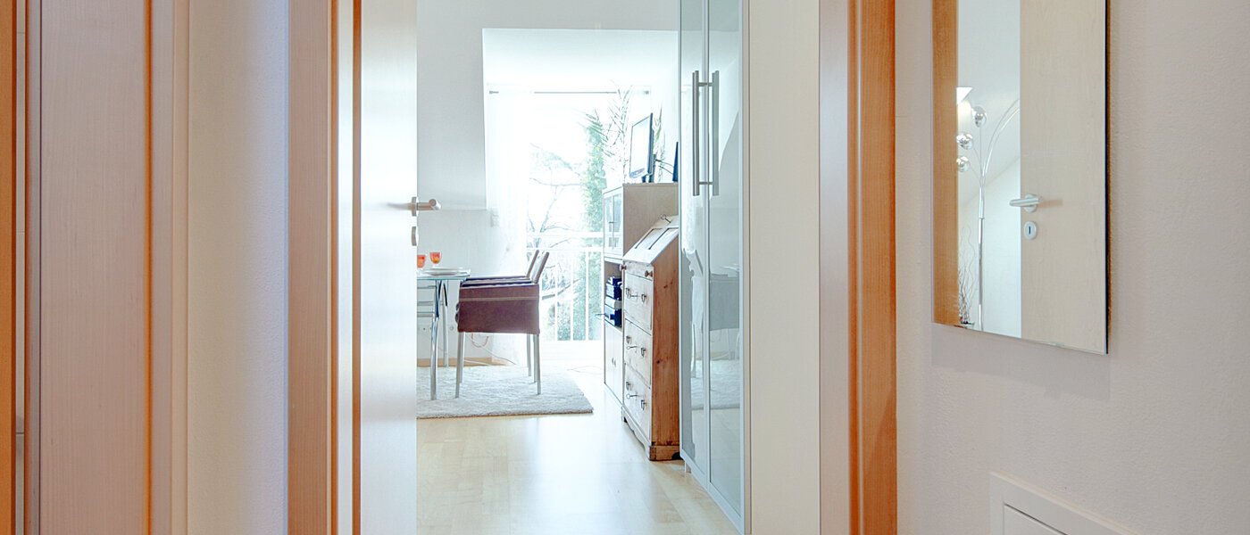 アティック・フラット（屋根裏） München Feldmoching 01 玄関入り口 9344