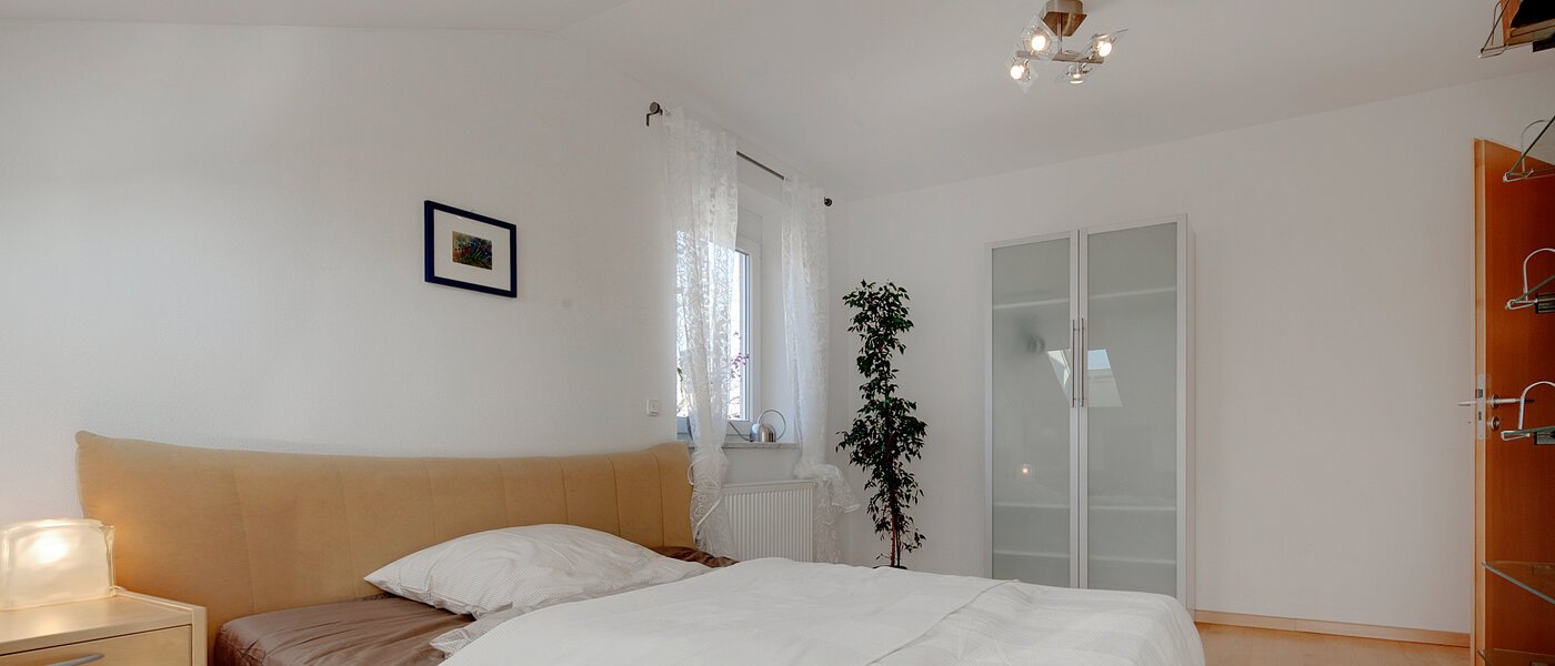 アティック・フラット（屋根裏） München Feldmoching 01 寝室 9344