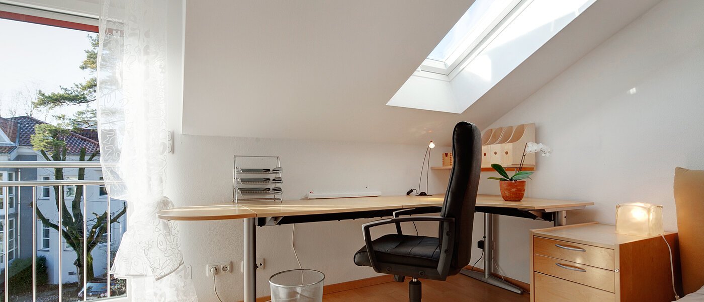 アティック・フラット（屋根裏） München Feldmoching 02 寝室 9344