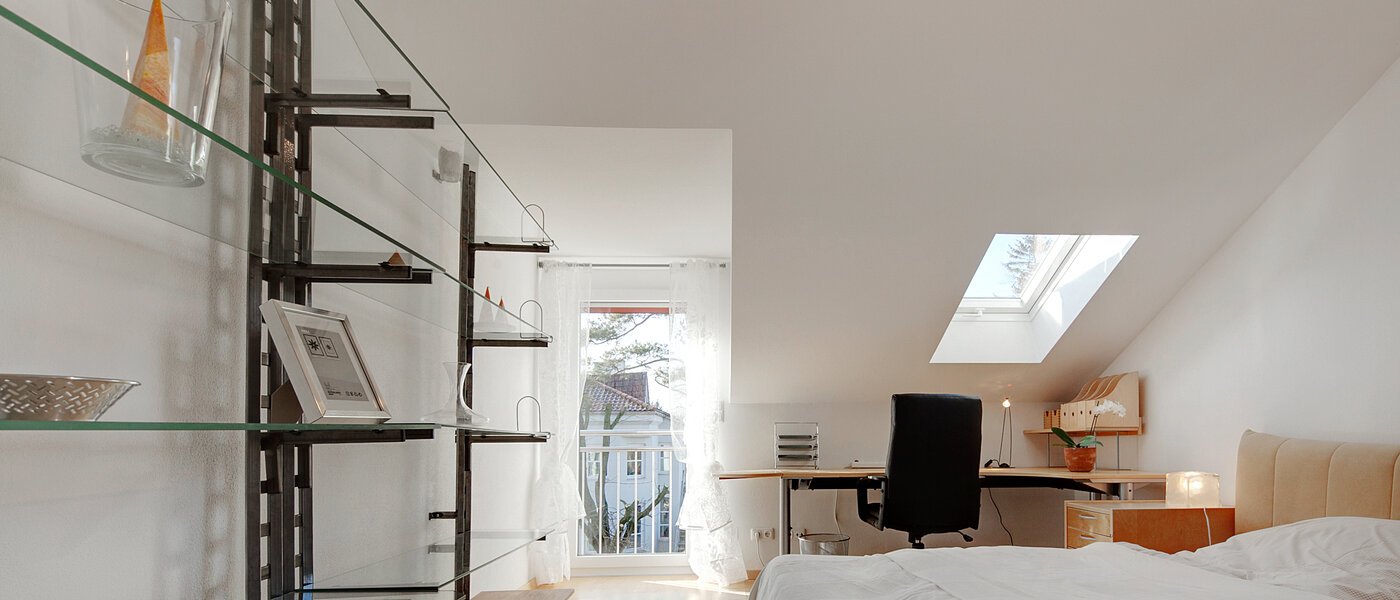 アティック・フラット（屋根裏） München Feldmoching 04 寝室 9344