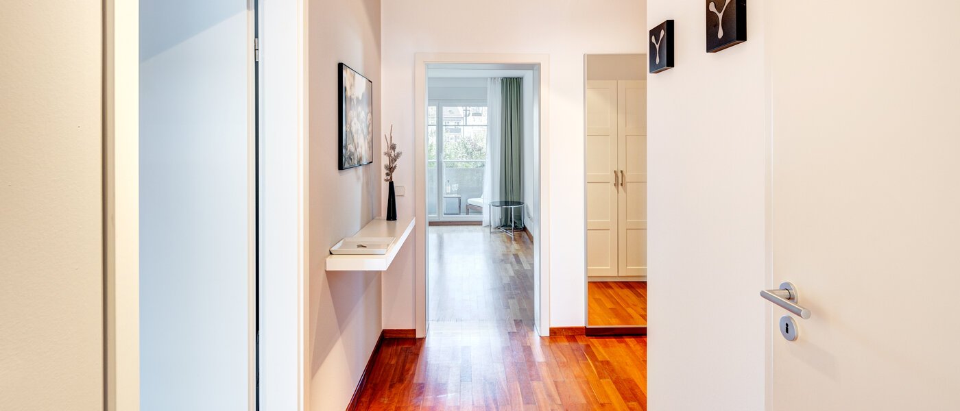 マンション München Schwabing-Nord (zw. Leopoldstraße & Englischen Garten) 02 玄関入り口 9573