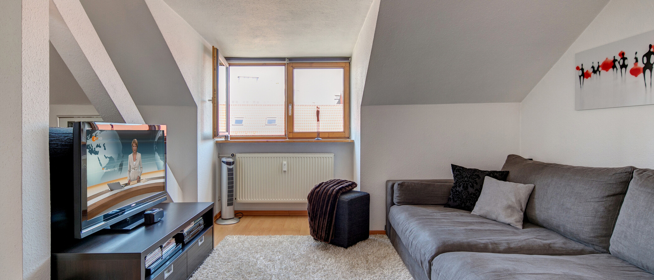 アティック・フラット（屋根裏） München Haidhausen 03 リビングルーム 9579