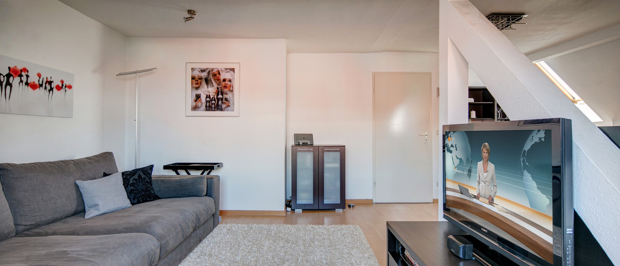アティック・フラット（屋根裏） München Haidhausen 04 リビングルーム 9579