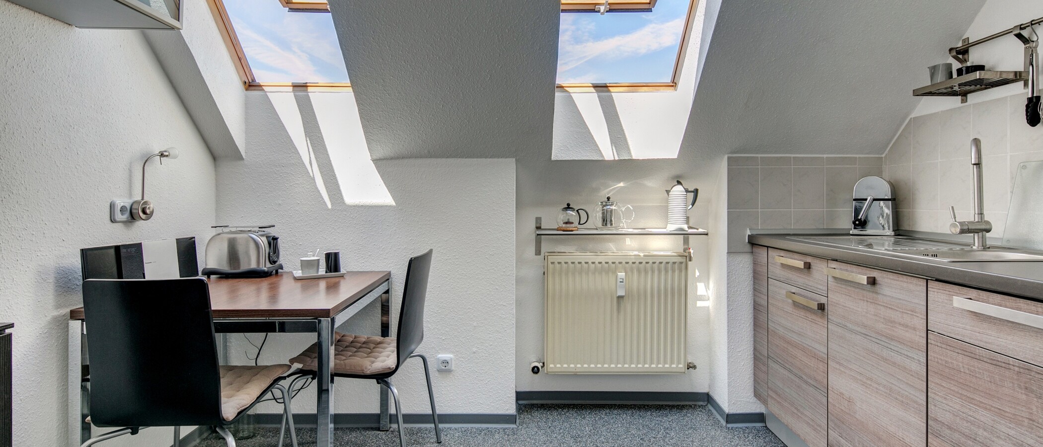 アティック・フラット（屋根裏） München Haidhausen 01 キッチン 9579