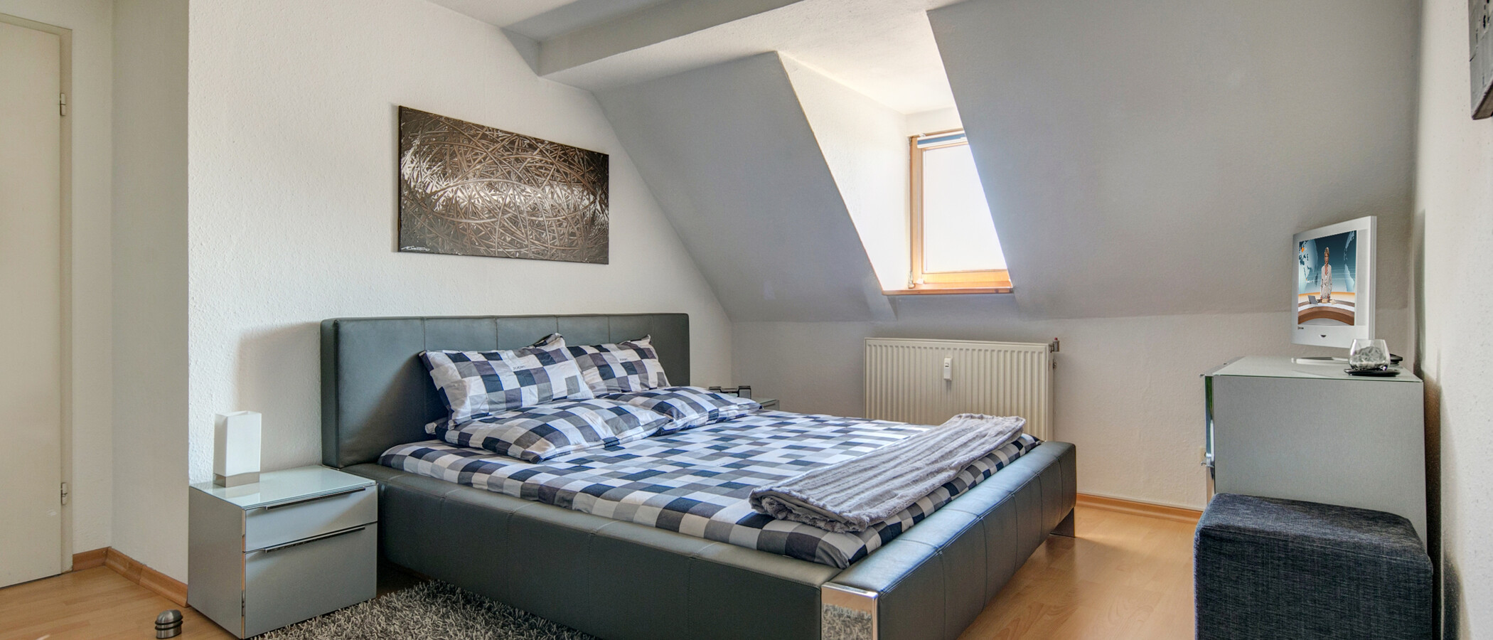 アティック・フラット（屋根裏） München Haidhausen 01 寝室 9579