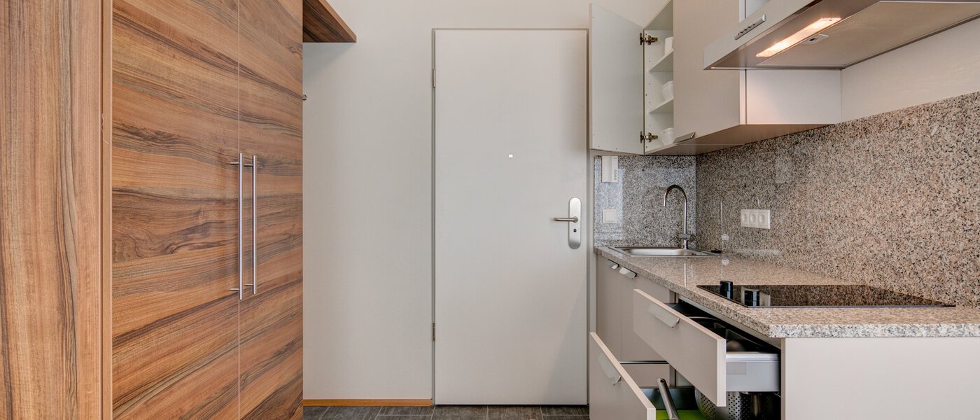 アパルトマン Ismaning 01 玄関入り口 9582