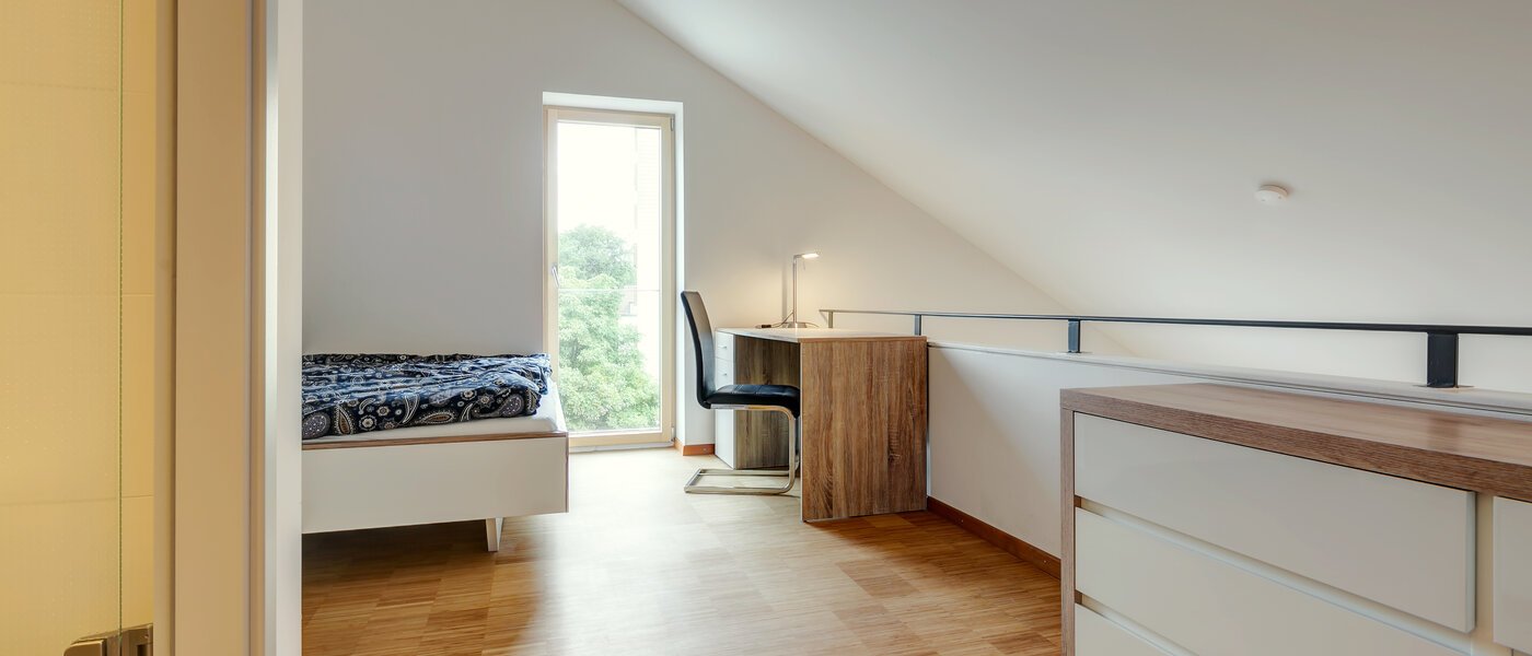 複層－回廊住宅 Unterschleißheim Lohhof 04 寝室 9676