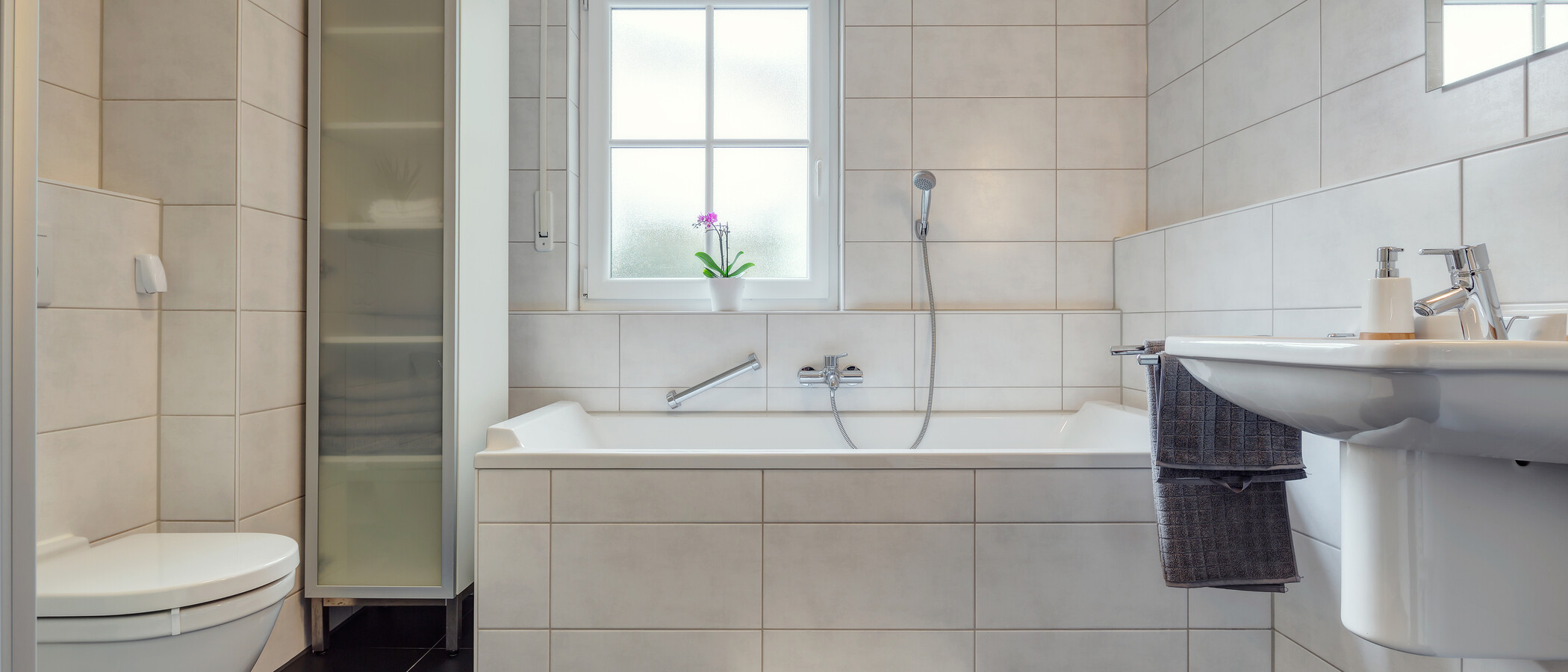 庭付き住宅 München Forstenried 01 浴室 9703