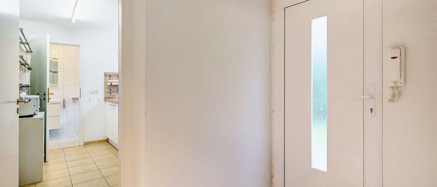 庭付き住宅 Gauting Stockdorf 01 玄関入り口 9728