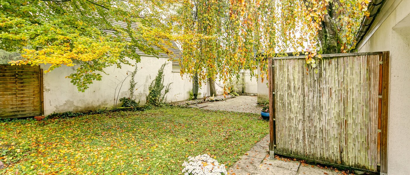 庭付き住宅 Gauting Stockdorf 03 庭 9728