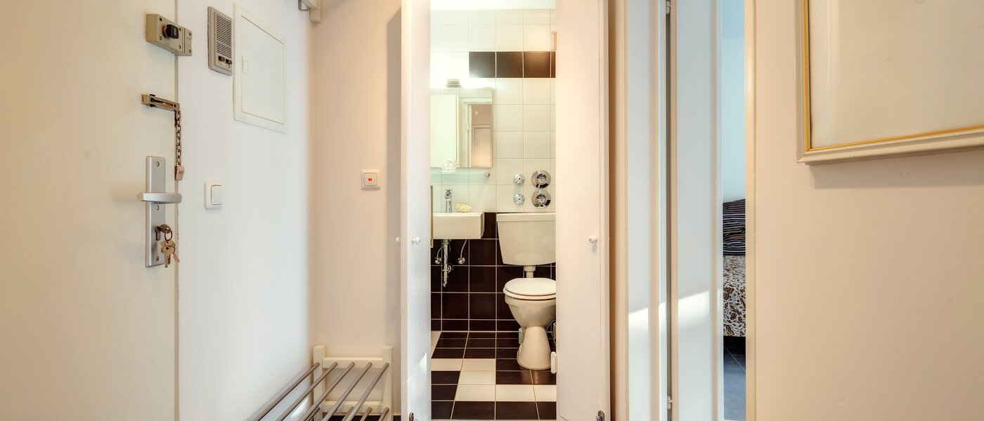 アパルトマン München Schwabing (rechts der Leopoldstraße) 02 玄関入り口 9736