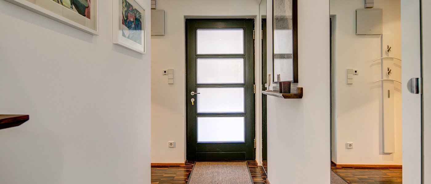 マンション Gauting 01 玄関入り口 9747