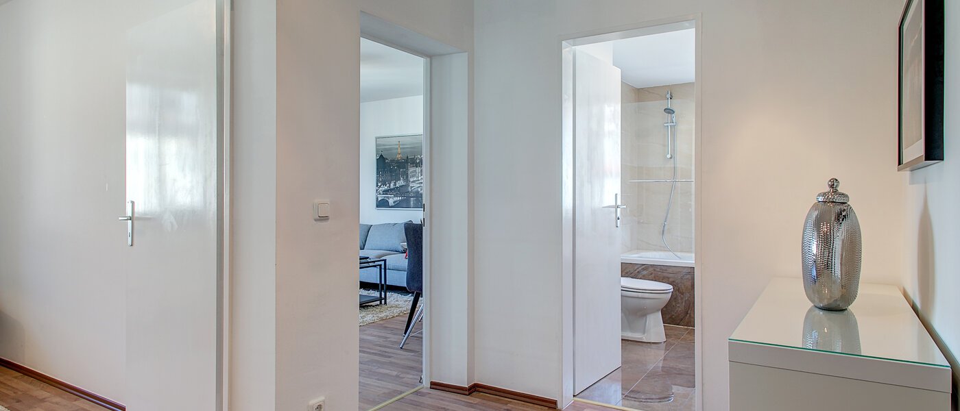 マンション München Schwabing 02 玄関入り口 9871