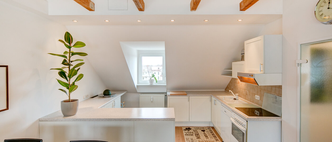 アティック・フラット（屋根裏） München Thalkirchen 01 キッチン 9893