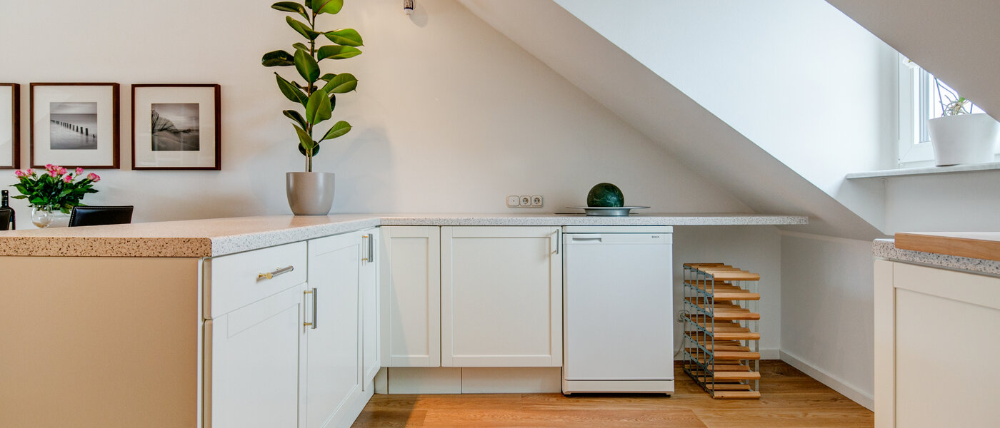 アティック・フラット（屋根裏） München Thalkirchen 04 キッチン 9893