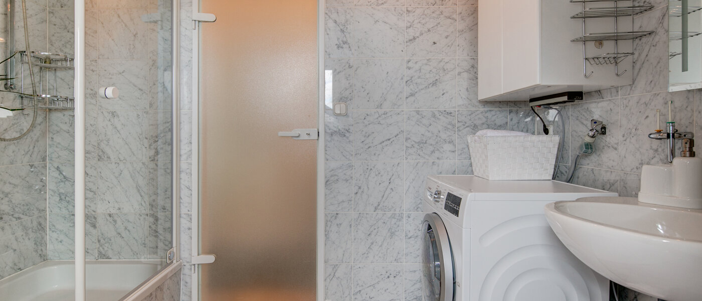 アティック・フラット（屋根裏） München Thalkirchen 03 浴室 9893