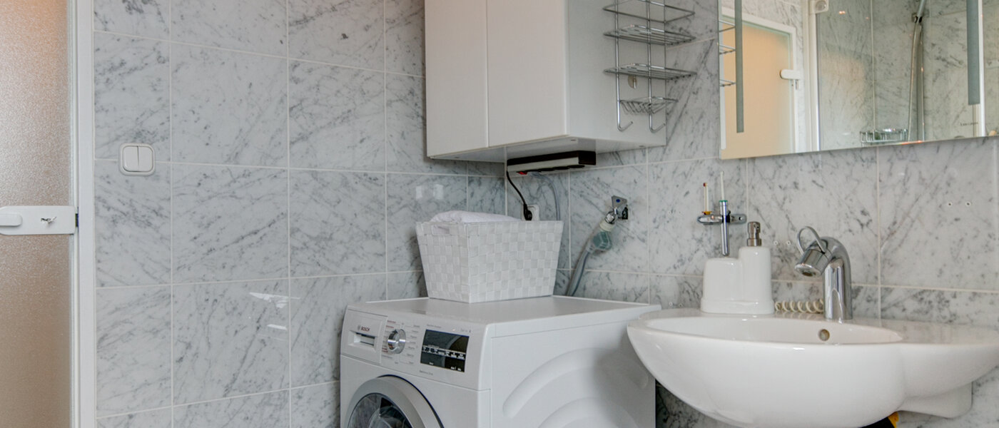 アティック・フラット（屋根裏） München Thalkirchen 04 浴室 9893