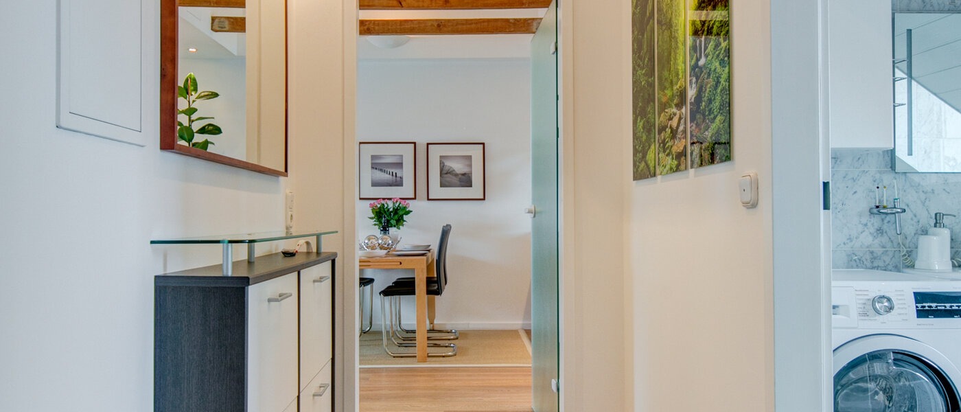 アティック・フラット（屋根裏） München Thalkirchen 01 玄関入り口 9893