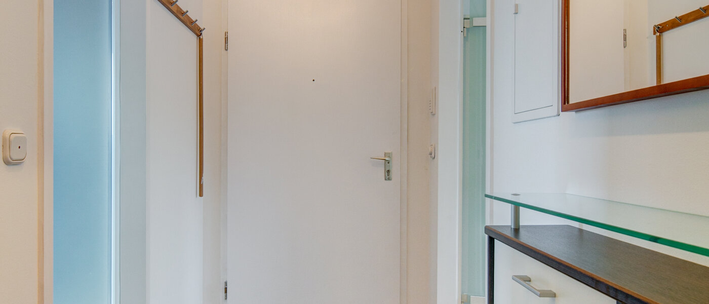 アティック・フラット（屋根裏） München Thalkirchen 02 玄関入り口 9893