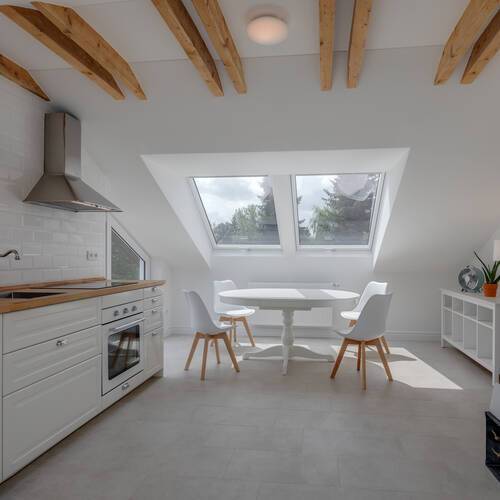 アティック・フラット（屋根裏） 部屋数 2 部屋 | Feldafing-Tutzing | 11697